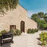 Llucamar Villa